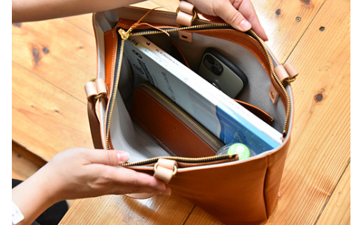 近江牛レザーを贅沢に使ったトートバッグ　ブライトキャ