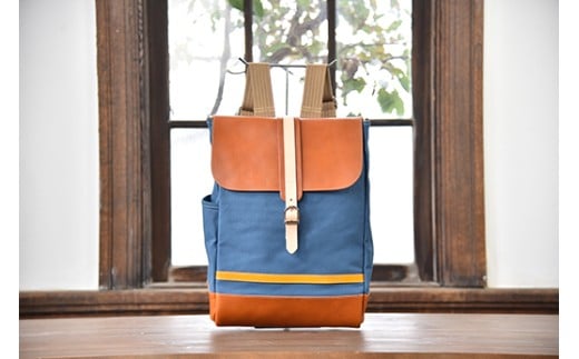 近江牛レザーと地産帆布で作ったフラップ付きリュック　