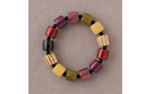伝統の技で作り上げた色彩豊かな天然木のブレスレット【F0