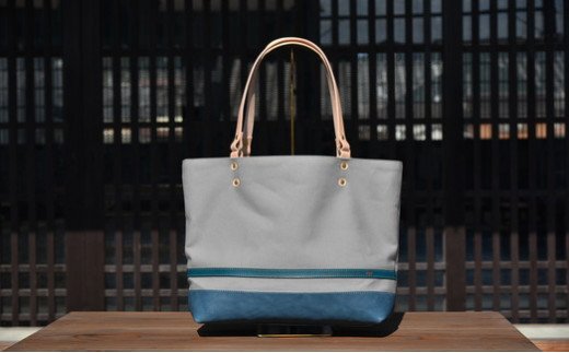 岡喜近江牛レザーと帆布のトートバッグ　グレー（琵琶湖