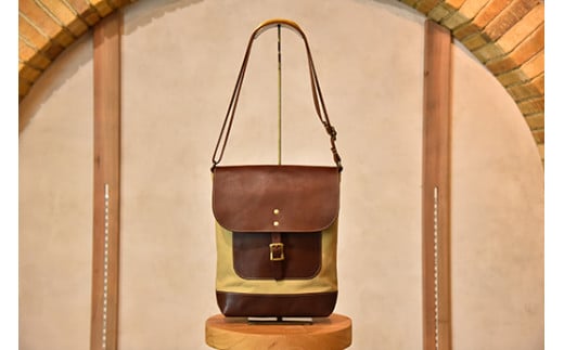 近江牛レザーと地産帆布で作ったショルダーバッグ　ダー