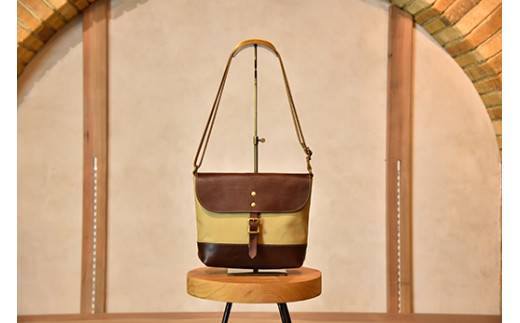 近江牛レザーと地産帆布で作ったショルダーバッグ　ダー