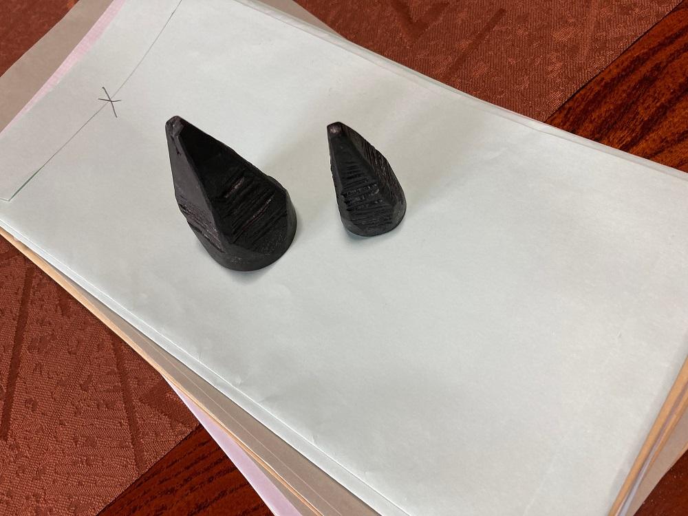 刀鍛冶謹製　たけのこ鋼文鎮