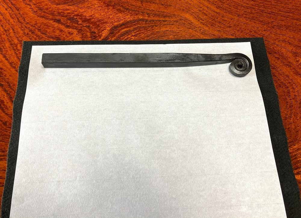 刀鍛冶謹製　蕨手鋼文鎮