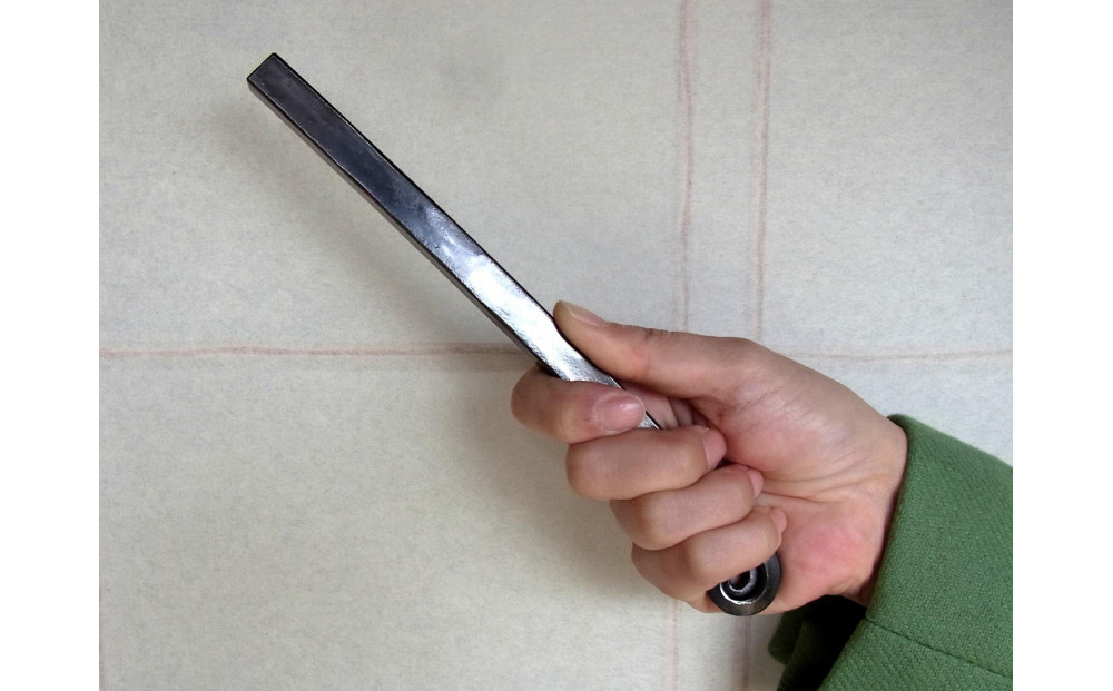 刀鍛冶謹製　蕨手鋼文鎮