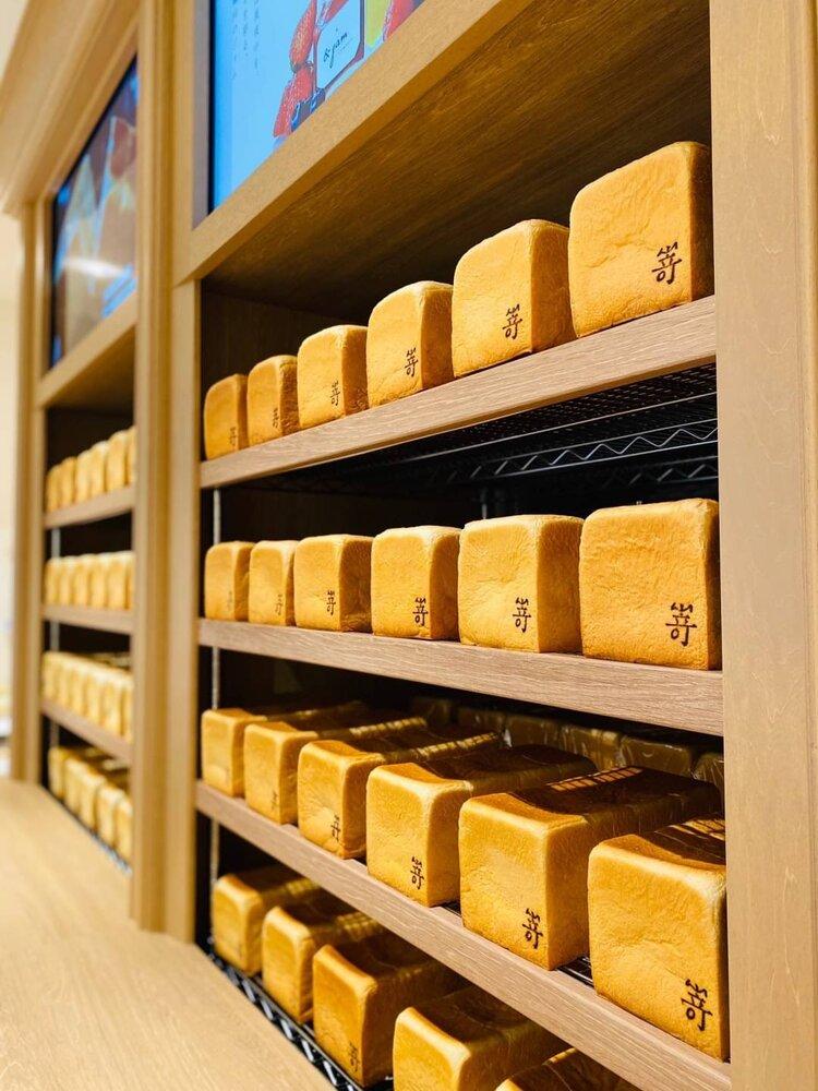 嵜本bakery 極美 “ナチュラル”食パン＋ 極生 “北海道ミルクバター” 食パン ＋ 嵜本のラスク３個 食べ比べセット