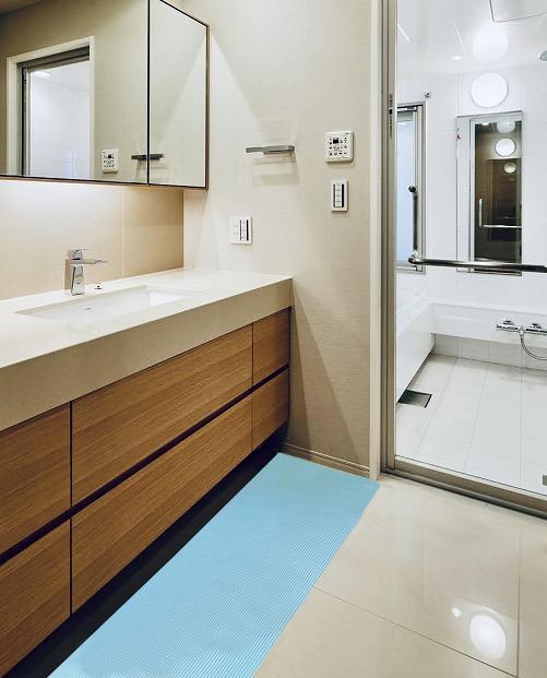 洗濯いらず、ずれない、抗菌 のふく楽 洗面マット（・洗面マット×2枚 ・長さ90cm 幅50cm 厚み5mm ・カラー:ミルキーブルー）