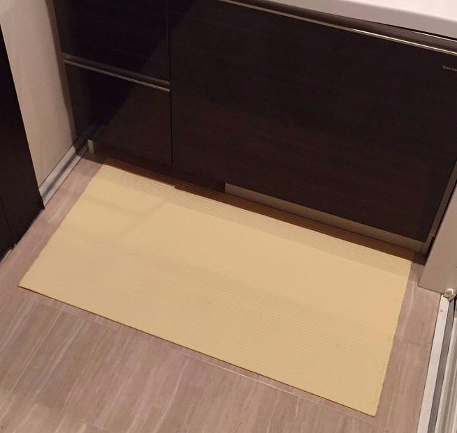 洗濯いらず、ずれない、抗菌 のふく楽 洗面マット（・洗面マット×2枚 ・長さ90cm 幅50cm 厚み5mm ・カラー:ナチュラルベージュ）