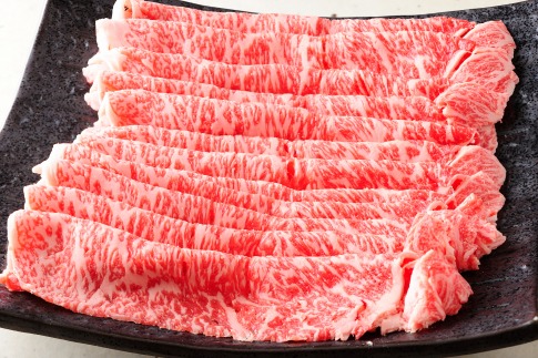 【12/10までの決済完了で年内発送】【A4ランク以上】近江牛ロースすき焼きしゃぶしゃぶ用 500g