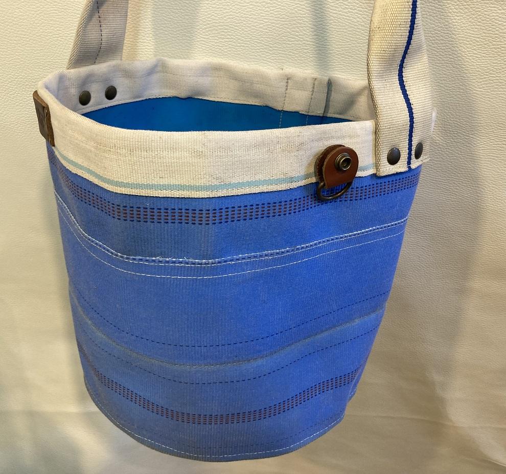 消防ホースアップサイクル・バケツ型バッグ