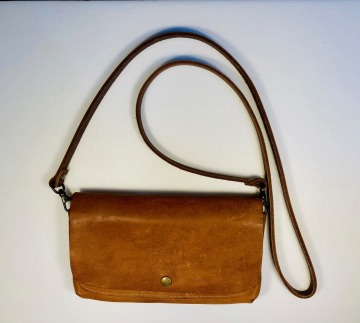 【本革】スマホも入るお財布ポシェット（大）［キャメル］