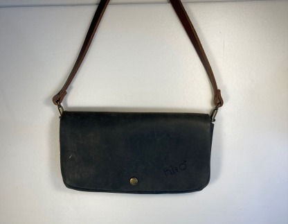 【本革】スマホも入るお財布ポシェット（大）［ダークネイビー］