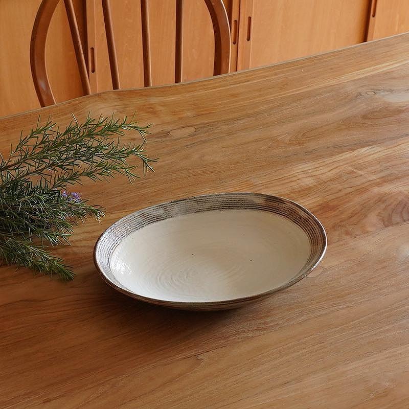 信楽焼　渕荒横彫だ円深皿(大)　