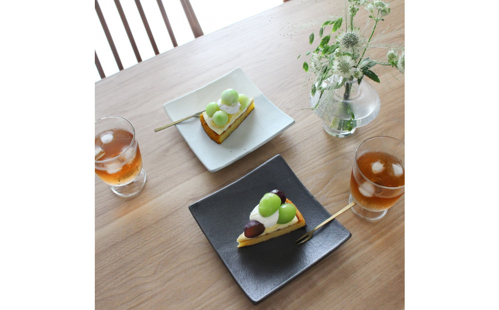 匠 －TAKUMI－【信楽焼】スクエアプレート2枚(ホワイト・ブラック)　mu-001