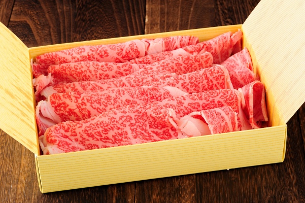 【12/10までの決済完了で年内発送】【A4ランク以上】近江牛ロースすき焼きしゃぶしゃぶ用 500g