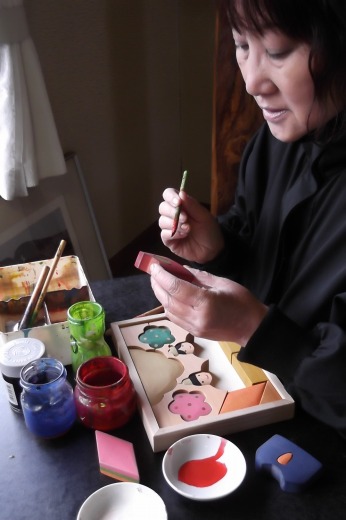 手作りの木工パズル 雛