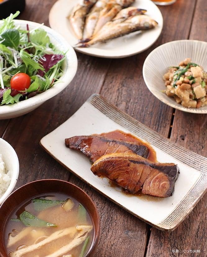 信楽焼　Ｌ彫　焼物皿　２枚セット