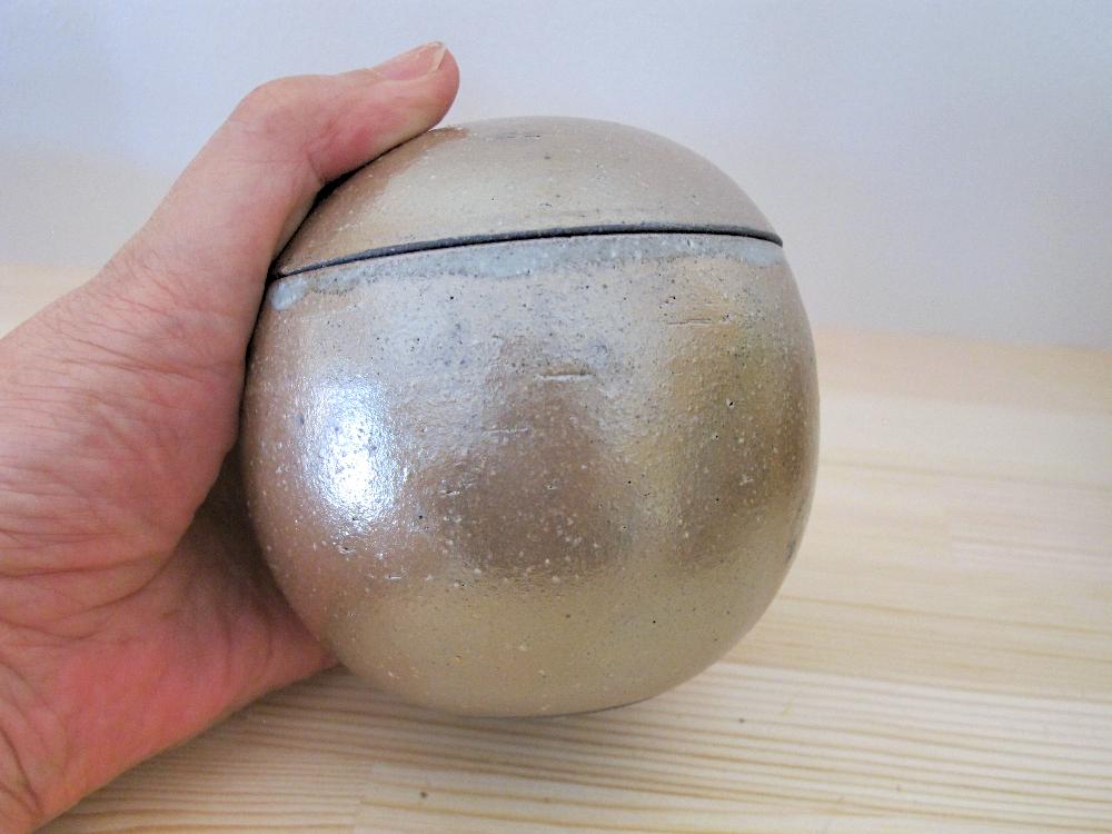伝統工芸 信楽焼の手元供養 分骨用ミニ骨壺 ふるさと 凪 球型 Mサイズ