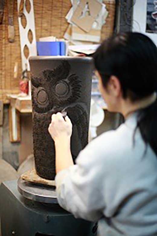 信楽焼傘立 ふくろう彫り 白砂 S