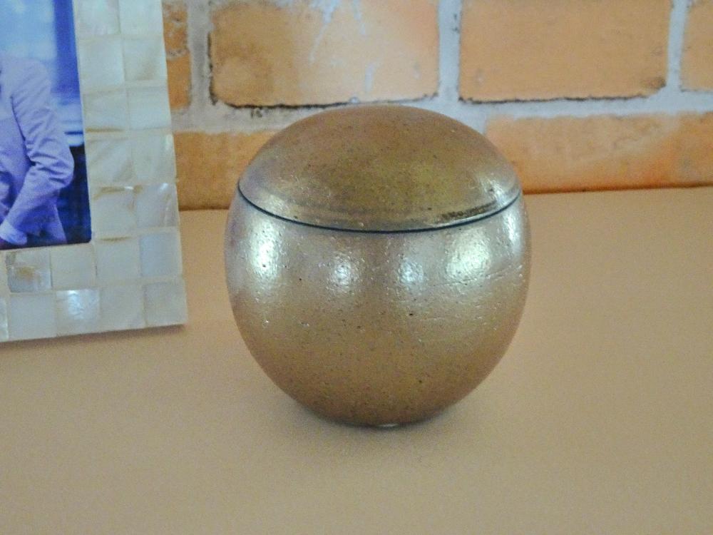 伝統工芸 信楽焼の手元供養 分骨用ミニ骨壺 ふるさと 凪 球型 Mサイズ
