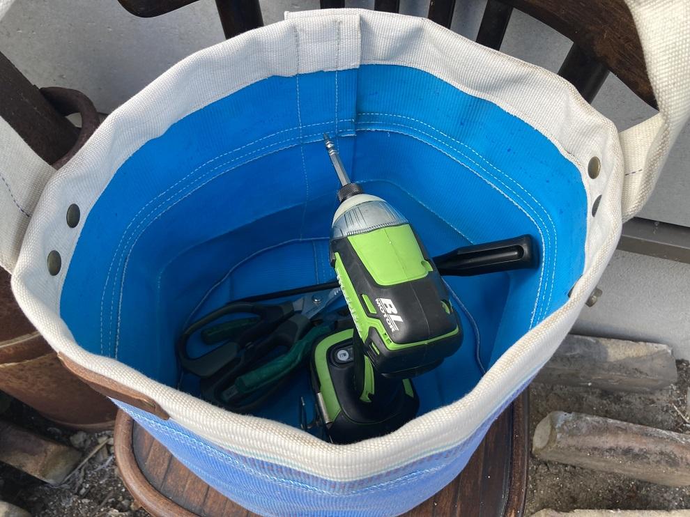 消防ホースアップサイクル・バケツ型バッグ