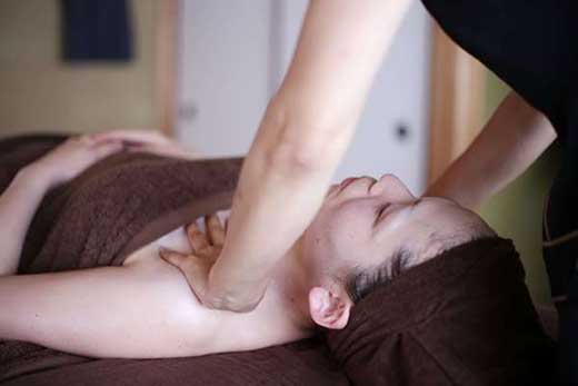 ソフトコルギ顔・デコルテ60分（朝宮茶、信楽焼のおもてなし付）