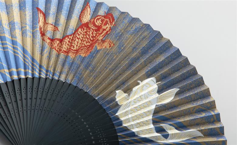 【L-530】鈴木扇子店 近江扇子 紅白鯉　7.2寸(約21.6cm)［高島屋選定品］