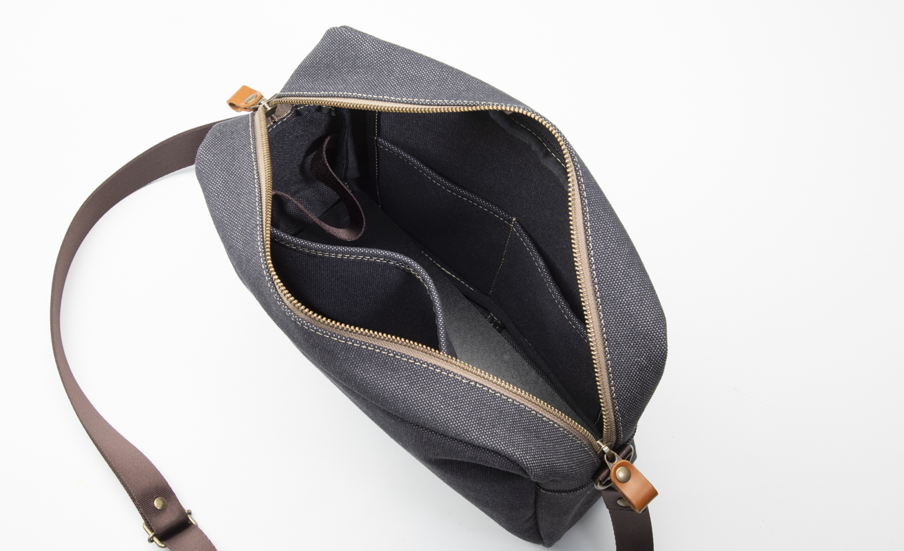 【J-248】ｋｉｉ工房　帆布かばん　ボックスショルダーＬサイズ 先染め黒【高島屋選定品】