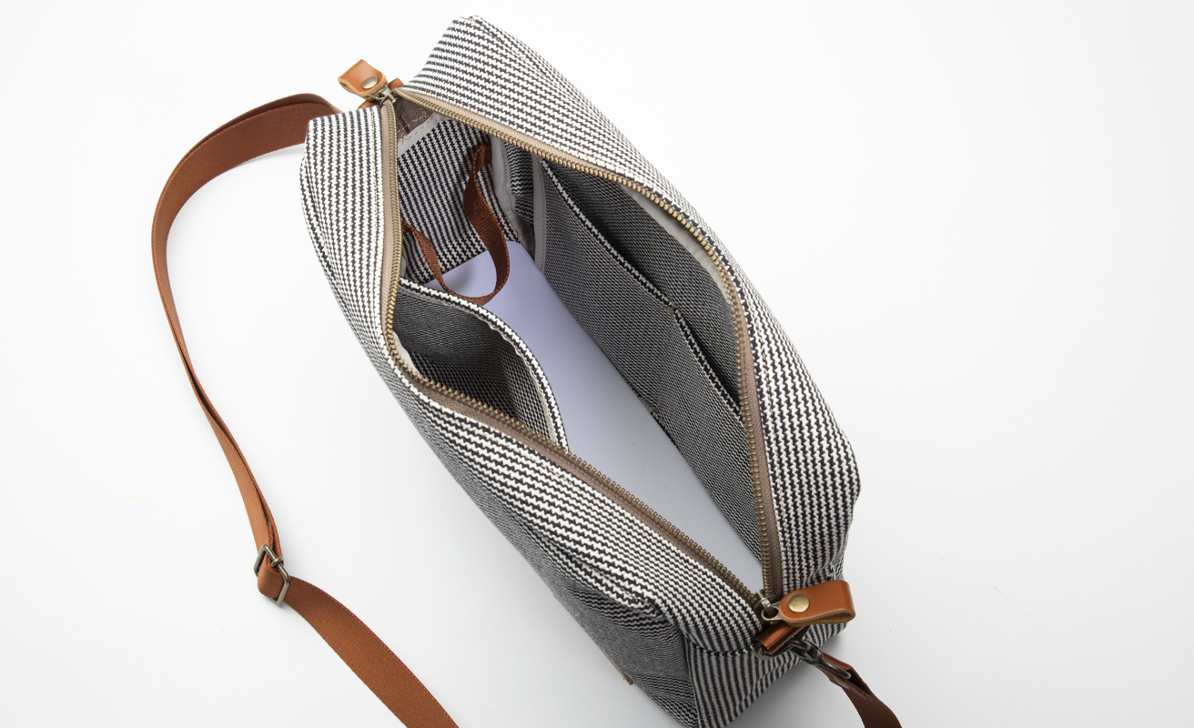 【J-249】ｋｉｉ工房　帆布かばん　ボックスショルダーＬサイズ 千鳥柄【高島屋選定品】