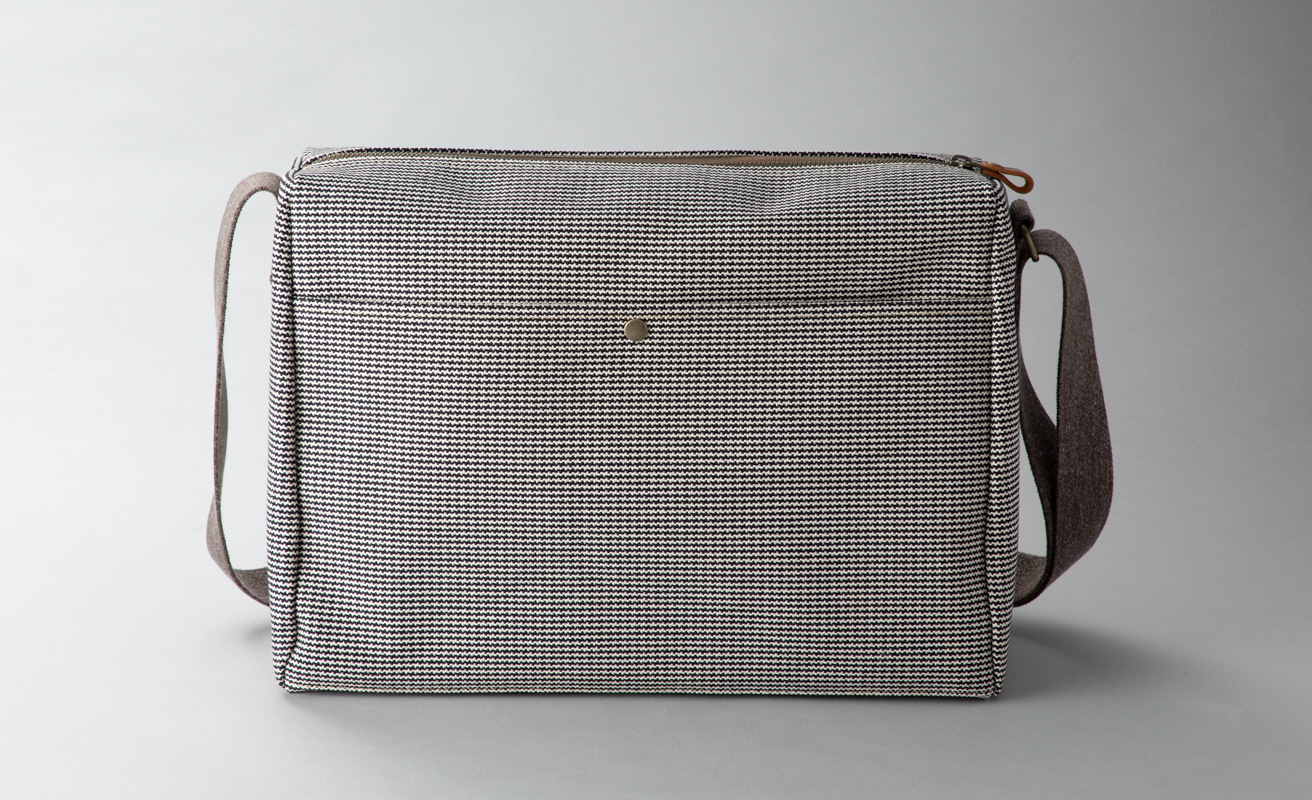 【J-233】ｋｉｉ工房　帆布かばん　ボックスショルダー　横　千鳥柄【高島屋選定品】