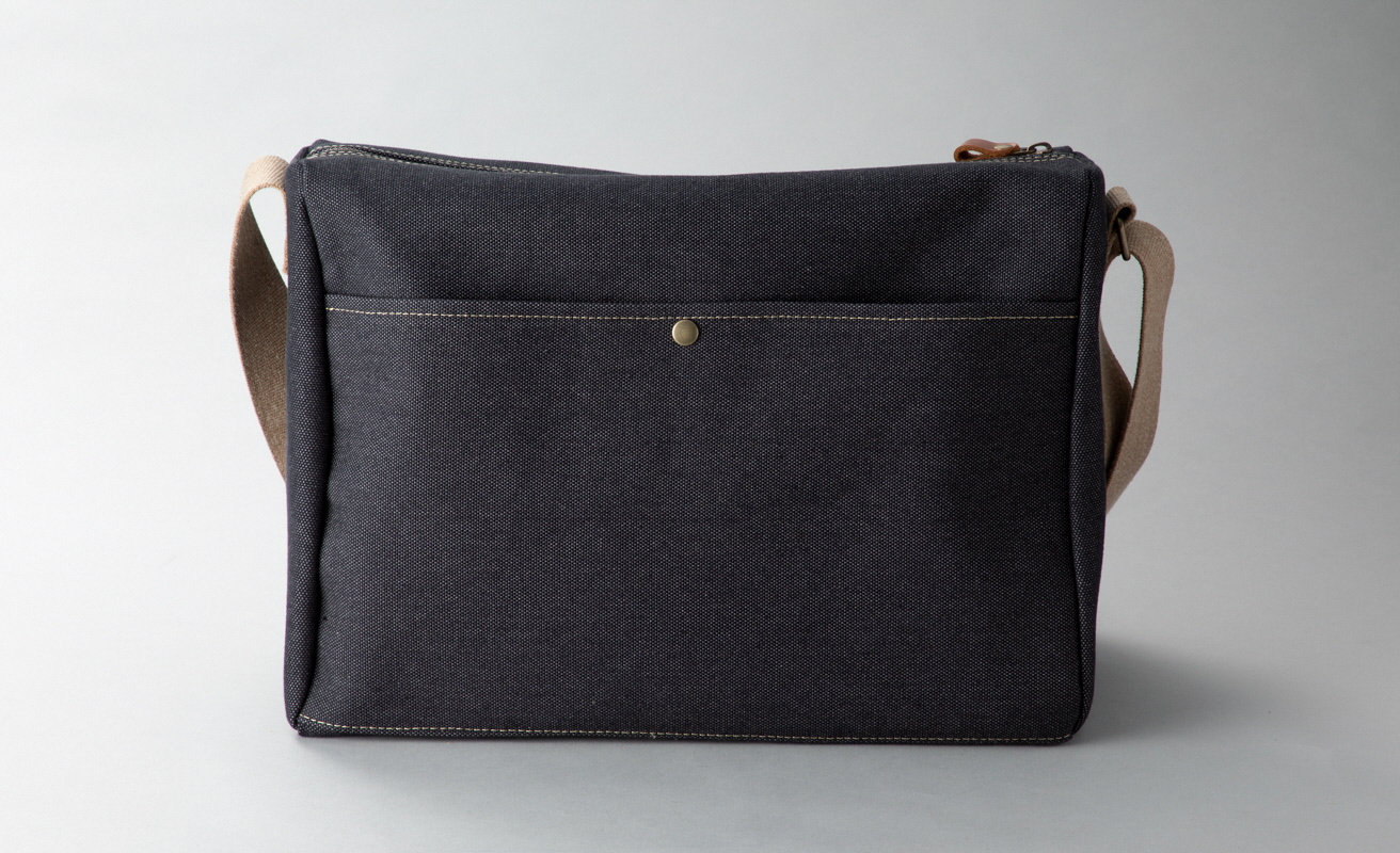 【J-234】ｋｉｉ工房　帆布かばん　ボックスショルダー　横　先染め黒【高島屋選定品】
