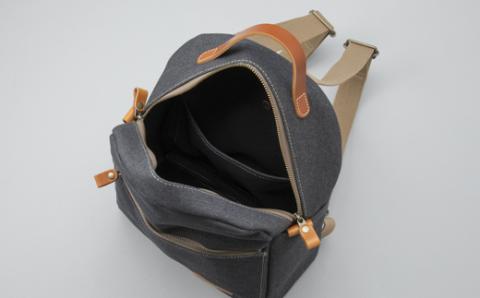 【J-193】ｋｉｉ工房　帆布かばん　山型リュック　先染め黒 【高島屋選定品】