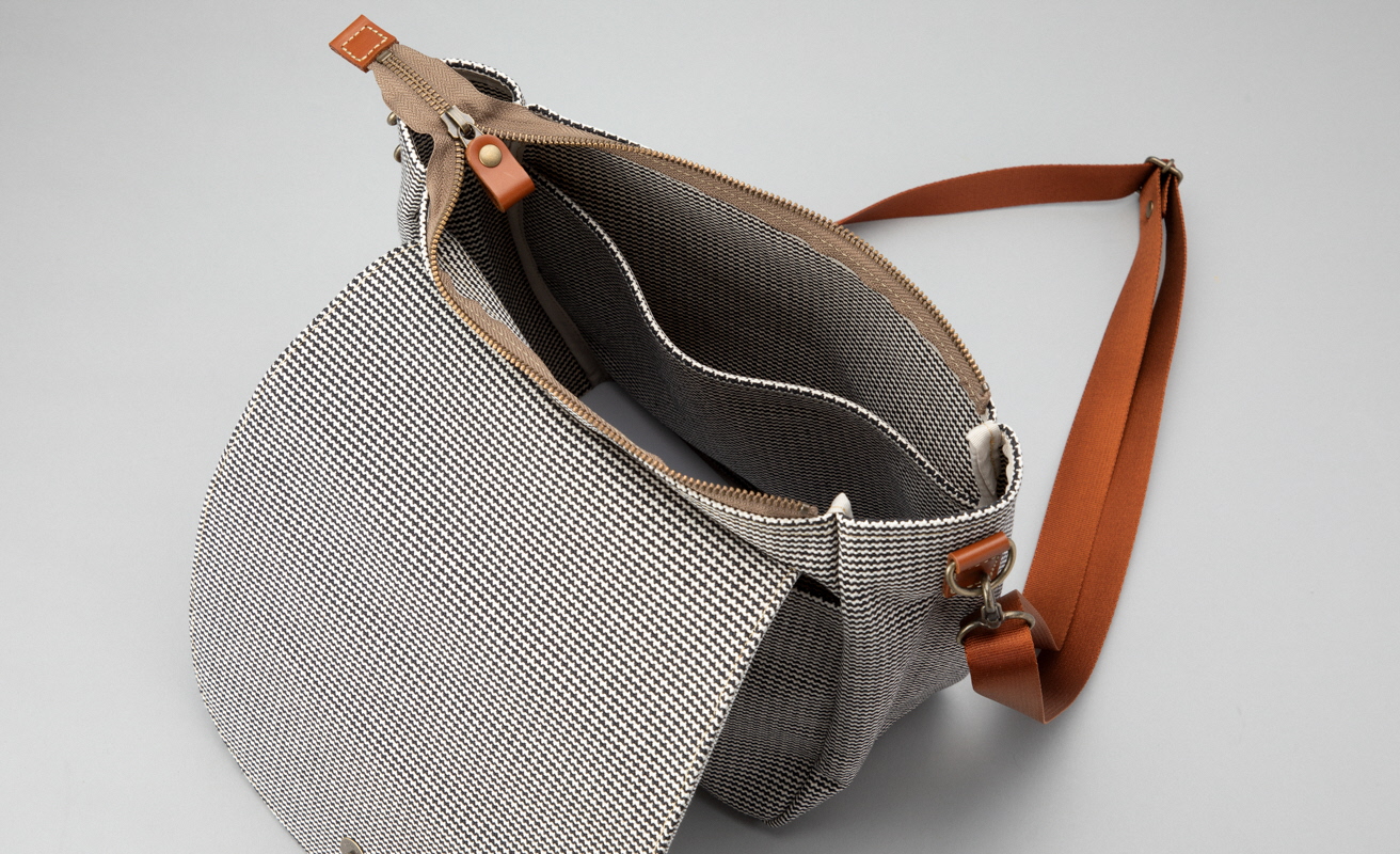 【J-242】ｋｉｉ工房　帆布かばん　かぶせプランプショルダー　千鳥柄【高島屋選定品】