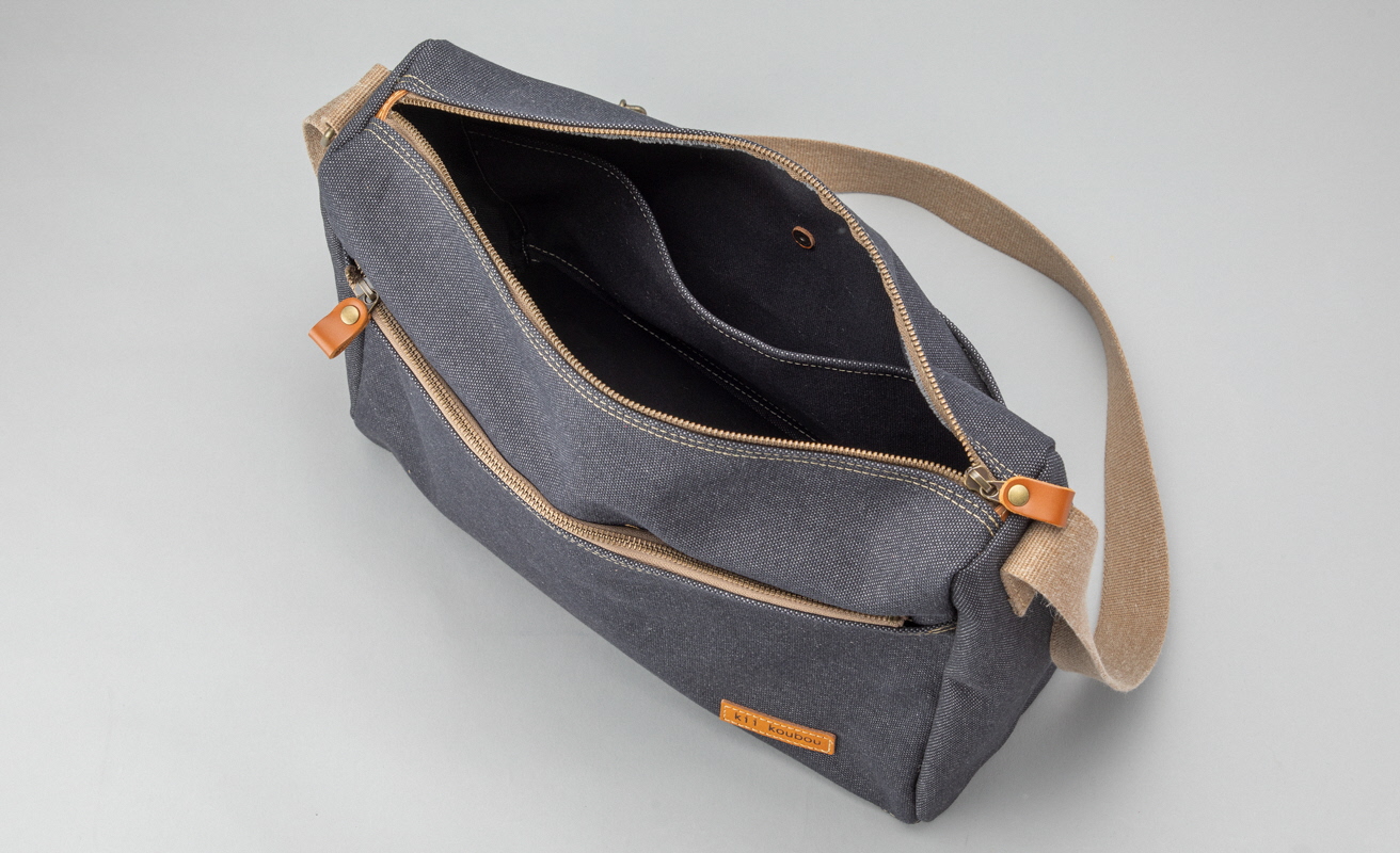 【J-234】ｋｉｉ工房　帆布かばん　ボックスショルダー　横　先染め黒【高島屋選定品】