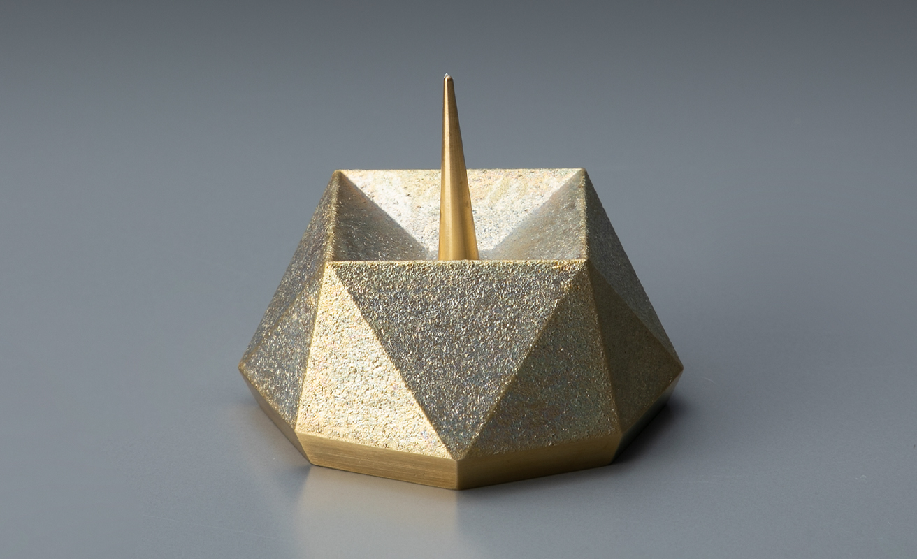 【L-953】大與　櫨の和ろうそく(2号50本入り)・真鍮の燭台『24』角 セット［高島屋選定品］