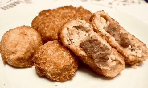 近江牛入り貴真万コロッケ６個・貴真万コロッケボール４個 A-D31 有限会社香取