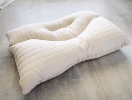 「近江の麻」枕(麻わた入り) 麻絲商会 滋賀県 東近江市 D01 安眠 快眠 熟睡 吸湿 放湿 洗える 通気性 蒸れない まくら ピロー 天然素材 サステナブル 寝具 健康 サポート プレゼント ギフト