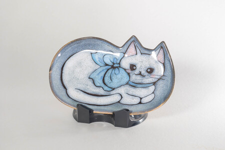 ねこ皿 株式会社 布引焼窯元 滋賀県 東近江市 A-B06 猫 ネコ 皿 小皿 陶器 食器 七彩天目 焼き物 伝統工芸品 工芸品 手描き 飾り皿 贈り物 ギフト