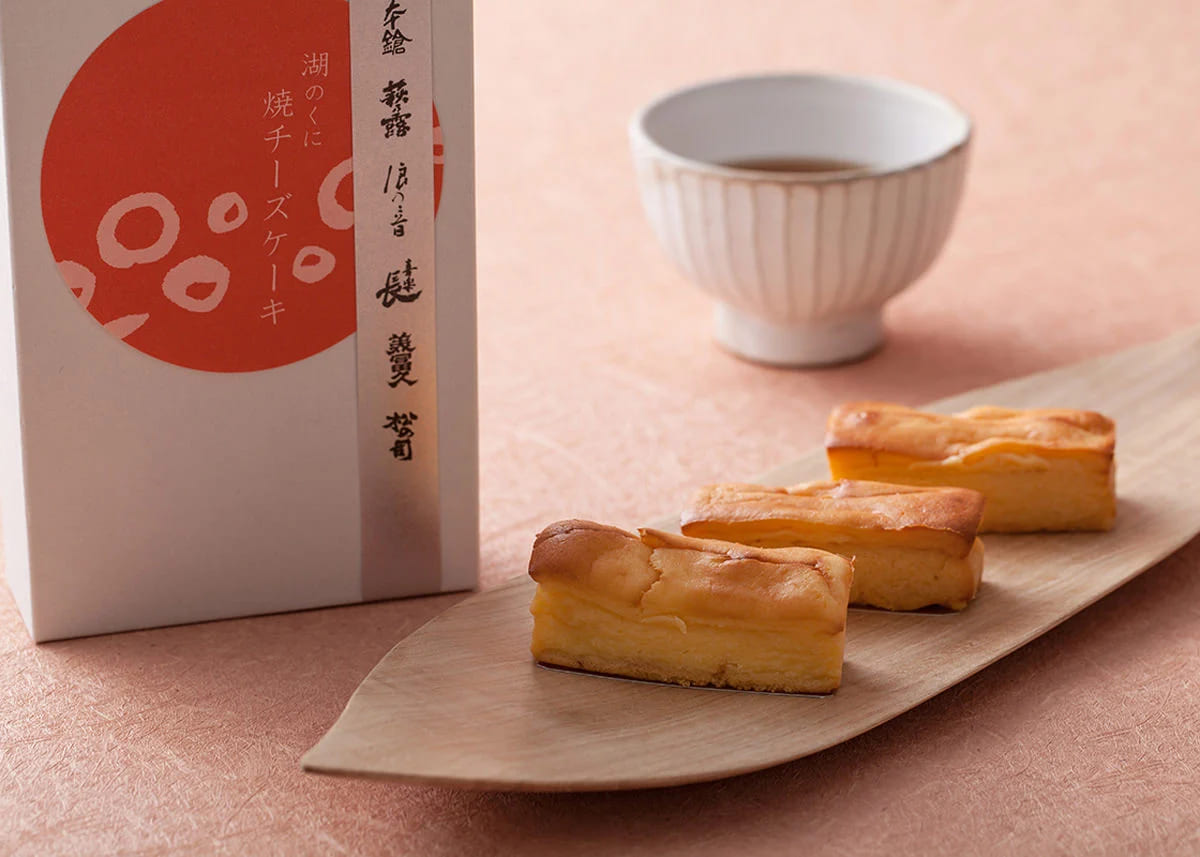 湖のくに焼チーズケーキ12本 社会福祉法人あゆみ福祉会(工房しゅしゅ) 滋賀県 東近江市 A-D20 チーズケーキ 焼き菓子 お菓子 スイーツ 酒粕 酒かす 食べ比べ 詰め合わせ ギフト 贈り物 ご当地グルメ お取り寄せ