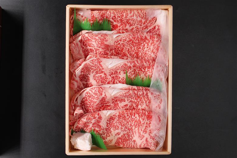 極上近江牛 モモ すき焼き・しゃぶしゃぶ用 500g 株式会社びわこフード(近江牛専門店 万葉) 滋賀県 東近江市 B-D15 すき焼き しゃぶしゃぶ 和牛 牛肉 A5 A4