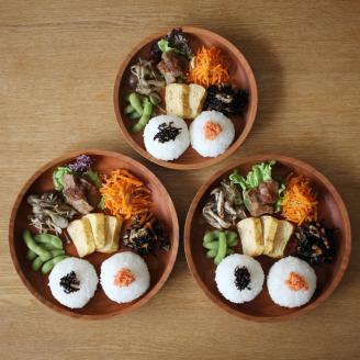 木の器 ベビー食器5点セット 家具工房ウノカ 滋賀県 東近江市 AO09 木の器 ベビー食器 5点セット 離乳食 ヨーグルト 赤ちゃん 子供 食器 木 ボウル プレート スプーン 大 中 小 カトラリー ギフト プレゼント 出産祝い 天然木 手作り