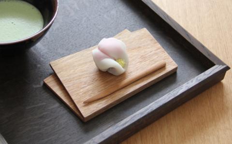 木の器 菓子皿・菓子切りペアセット 家具工房ウノカ 滋賀県 東近江市 C-F02 木の器 菓子皿 菓子切り ペアセット 和菓子 茶席 おもてなし クルミ 桜 木製 天然木 手作り 工芸品 プレゼント ギフト 贈り物 おしゃれ 和モダン