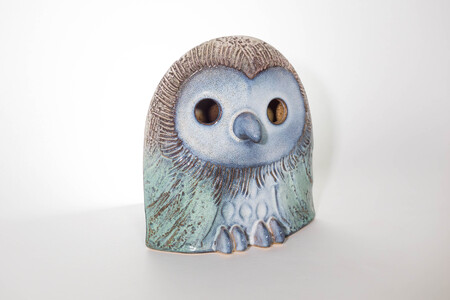 フクロウ置物「まなざし」(小)（ブルー、グリーン、イエロー、ピンク）　B-D08　株式会社 布引焼窯元