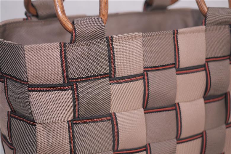 畳縁の箱編みバッグ 畳増 滋賀県 東近江市 B-H01 畳縁 畳 へり バッグ バック かばん カバン 軽量 軽い おしゃれ 和風 和モダン 国産 丈夫 ハンドメイド 手作り プレゼント ギフト