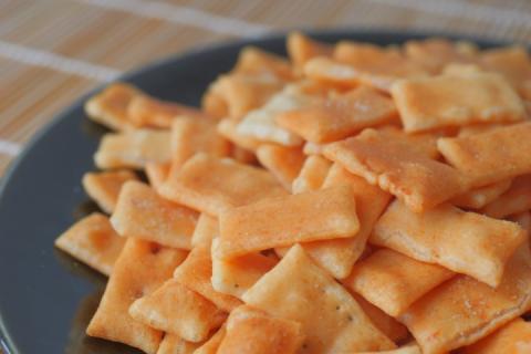 いぬのおやつPakuPaku 七福堂製菓 滋賀県 東近江市 A-A06 犬 おやつ 米 無添加 国産 飼い主一緒 お煎餅 ペットフード ドッグフード