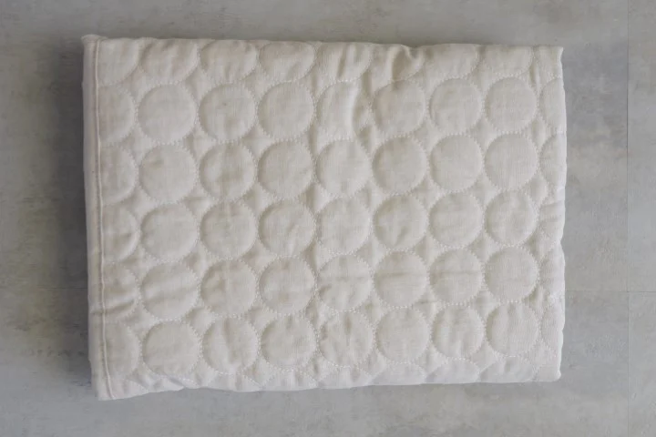 「近江の麻」ベビーパッド 麻絲商会 滋賀県 東近江市 B-D05 ベビー 敷きパッド 赤ちゃん 新生児 子供 寝具 麻 リネン オーガニック 天然素材 吸湿性 放湿性 涼しい 快適 夏 出産祝い プレゼント ギフト お昼寝 ソファ 日本製 高品質