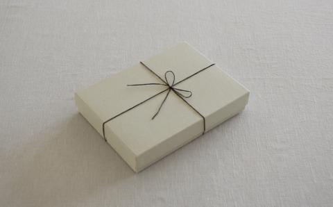 木の器 菓子皿・菓子切りペアセット 家具工房ウノカ 滋賀県 東近江市 C-F02 木の器 菓子皿 菓子切り ペアセット 和菓子 茶席 おもてなし クルミ 桜 木製 天然木 手作り 工芸品 プレゼント ギフト 贈り物 おしゃれ 和モダン