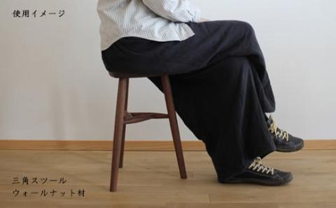 木の家具 三角スツール オーク材 家具工房ウノカ 滋賀県 東近江市 AF06 木の家具 三角スツール オーク材 スツール 椅子 チェア ベンチ キッチン 玄関 ベッドサイド インテリア デザイン 木工 無垢材 手作り おしゃれ シンプル ナチュラル