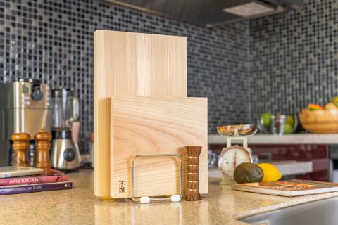 東近江原産ひのき（桧）まな板 木凛-KIRIN-雅-MIYABI-size：L ナエムラ株式会社 滋賀県 東近江市 C18 東近江原産 ひのき 桧 まな板 木凛 KIRIN 雅 MIYABI 天然 無垢材 手作り 香り 抗菌 衛生的 包丁優しい キッチン 台所 調理器具 プレゼント ギフト