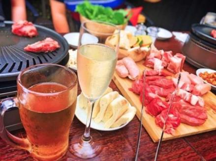 近江牛プレミアムＢＢＱ及びクラフトビール飲み放題チケット（３名様用）　F20　パンカフェＫＯＫＯＮ～江近～